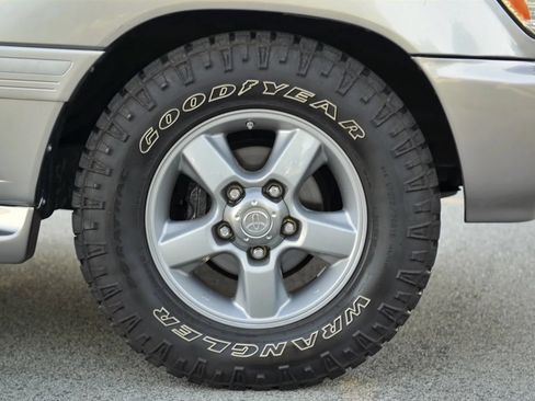 Used 2007 Toyota Land Cruiser AWD/4WD image 21