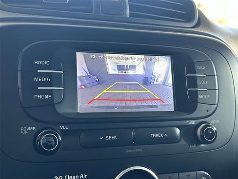 Used 2017 Kia Soul + image 23