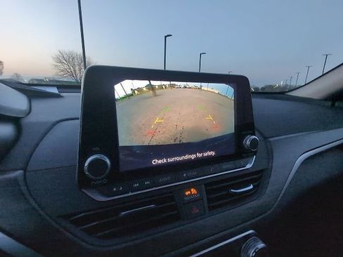 Used 2025 Nissan Altima 2.5 SV image 12