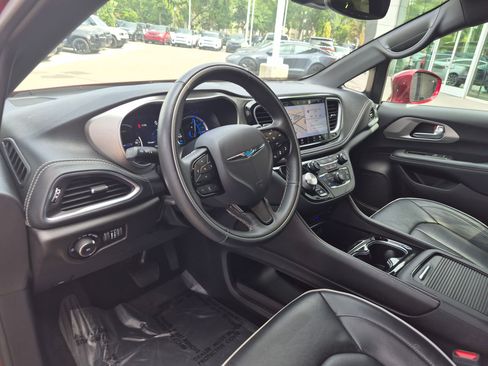 Used 2021 Chrysler Pacifica Limited w/ Uconnect Theater Family Group FWD image 14