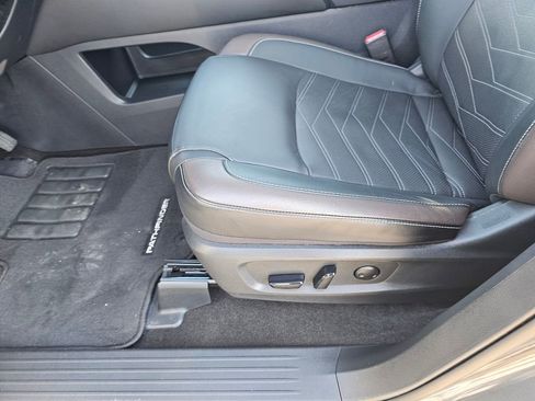 Used 2024 Nissan Pathfinder Platinum image 21