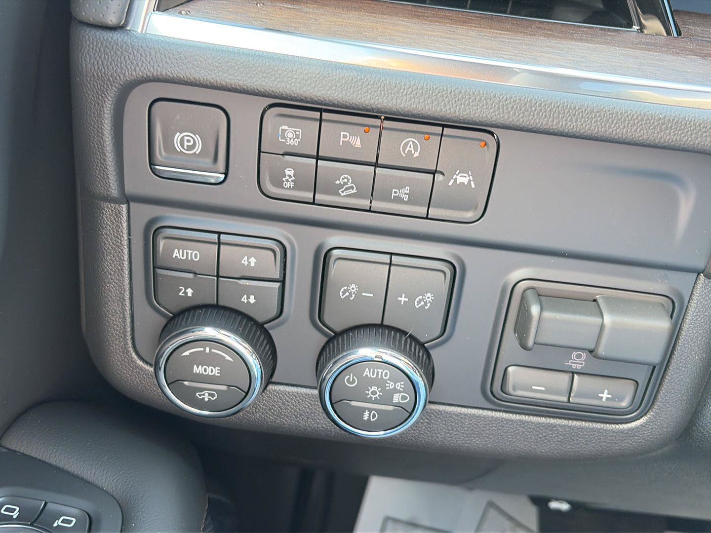 New 2026 Chevrolet Tahoe High Country AWD/4WD image 38