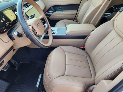 New 2025 Land Rover Range Rover Long Wheelbase SE image 12