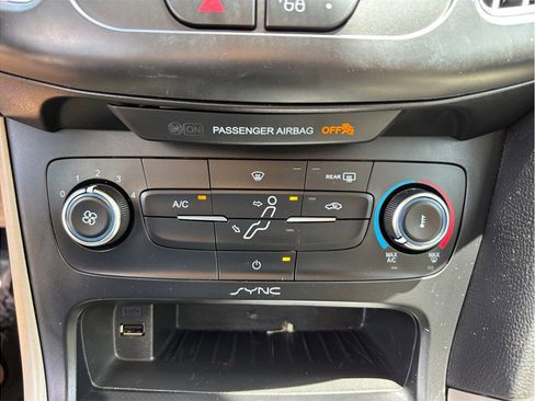 Used 2016 Ford Focus SE FWD image 23