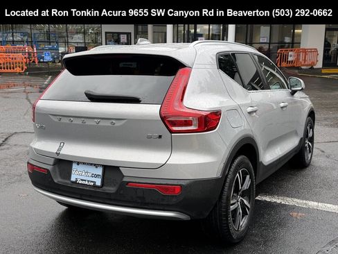 Used 2024 Volvo XC40 B5 Core image 8