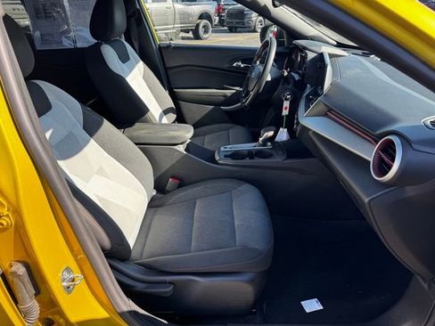 Used 2024 Chevrolet Trax RS w/ Sunroof Package FWD image 14