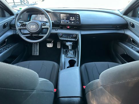 Used 2025 Hyundai Elantra Sport image 13