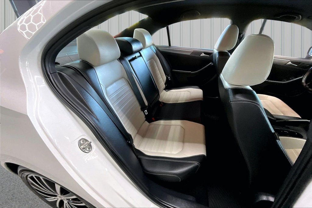 Used 2016 Volkswagen Jetta Sport FWD image 25