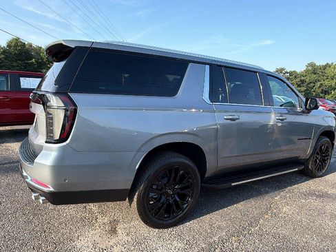 New 2026 Chevrolet Suburban Premier AWD/4WD image 9