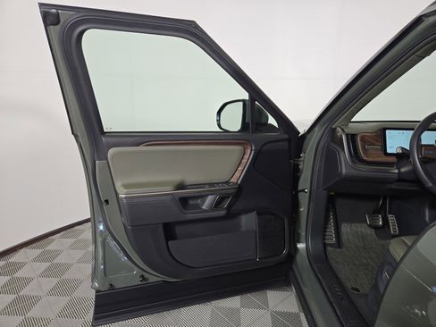 Used 2022 Rivian R1S Launch Edition image 16