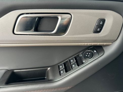New 2026 Ford Explorer Active w/ Active Comfort Package image 10