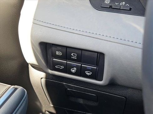 Used 2021 Toyota Highlander Platinum FWD image 17