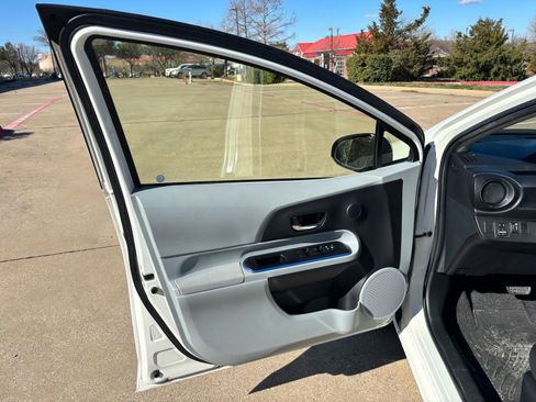 Used 2012 Toyota Prius C Three image 10