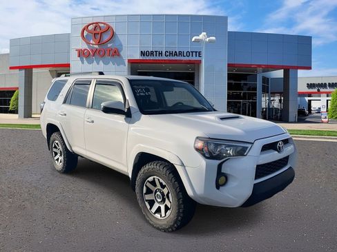 Used 2019 Toyota 4Runner TRD Off-Road image 3