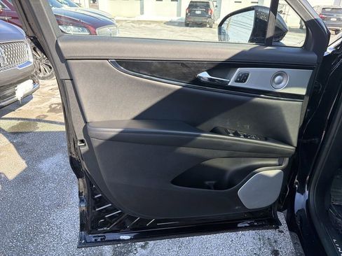 Certified 2023 Lincoln Nautilus Reserve w/ Equipment Group 202A image 10