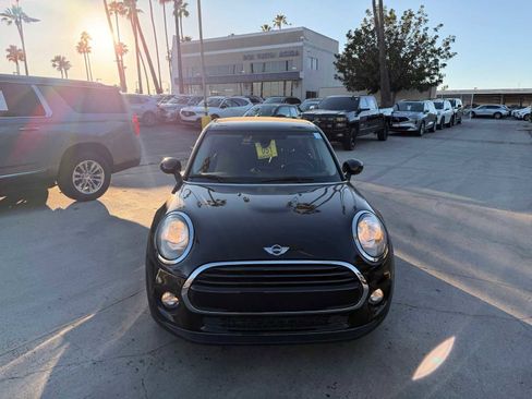 Used 2017 MINI Cooper 4-Door Hardtop image 8