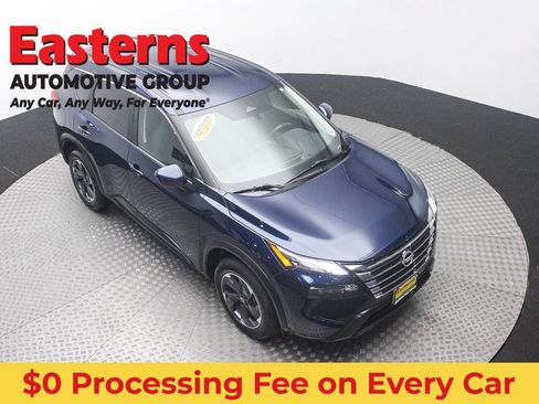 Used 2024 Nissan Rogue SV AWD/4WD image 3