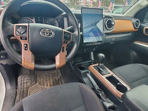 Used 2018 Toyota Tacoma SR5 image 12