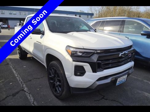 Used 2024 Chevrolet Colorado Z71 w/ LPO, Dark Essentials Package image 12