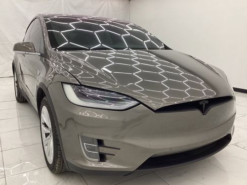 Used 2016 Tesla Model X 75D image 3