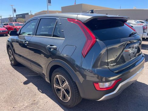 Used 2023 Kia Niro LX image 8
