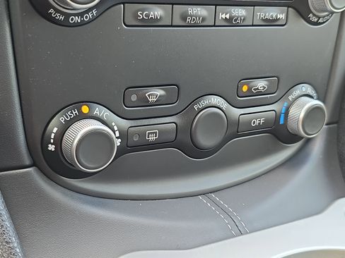 Used 2020 Nissan 370Z Touring Sport image 20