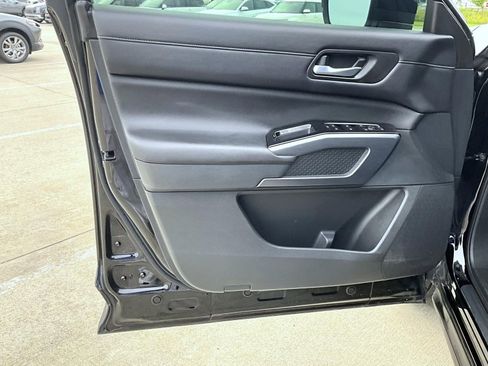 Used 2023 Nissan Pathfinder SL image 10