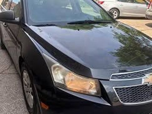 Used 2011 Chevrolet Cruze LT FWD image 2