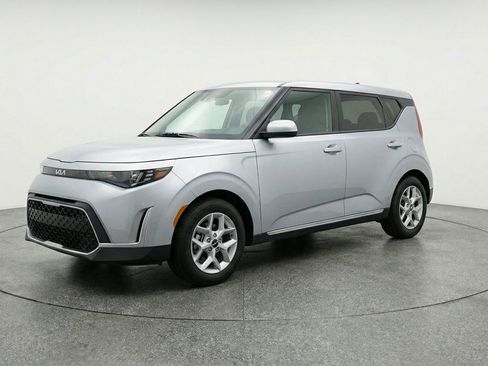 Used 2025 Kia Soul LX w/ LX Technology Package image 3