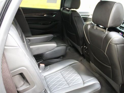 Used 2023 Buick Enclave Avenir image 9