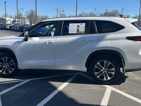 Used 2023 Toyota Highlander XLE image 7
