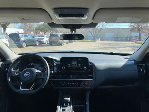 Used 2025 Nissan Pathfinder SV image 36