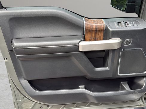 Used 2019 Ford F150 Lariat w/ Equipment Group 502A Luxury AWD/4WD image 11