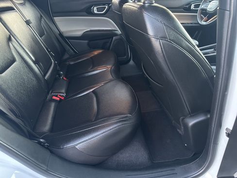 Used 2024 Jeep Compass Limited image 22