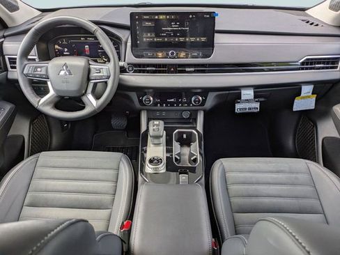 New 2026 Mitsubishi Outlander SE image 17