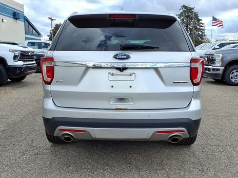 Used 2016 Ford Explorer XLT w/ Equipment Group 202A image 7