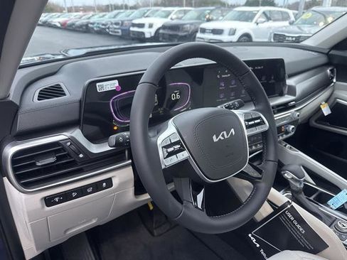 New 2025 Kia Telluride S image 10