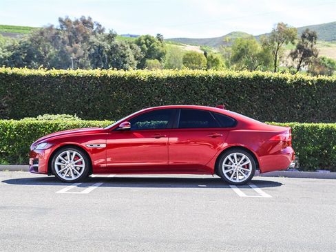 Used 2017 Jaguar XF R-Sport image 8