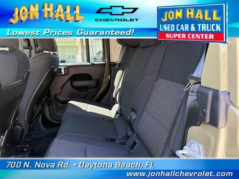 Used 2025 Jeep Gladiator Mojave w/ Convenience Group AWD/4WD image 21