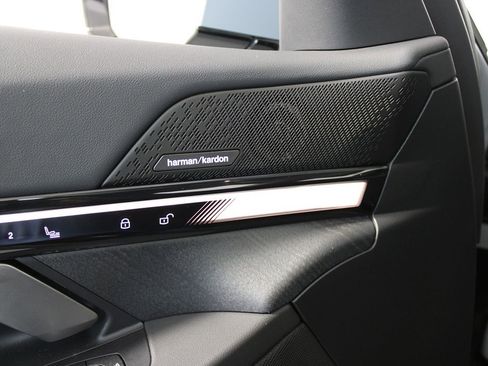 Used 2025 BMW i5 eDrive40i w/ M Sport Package image 19