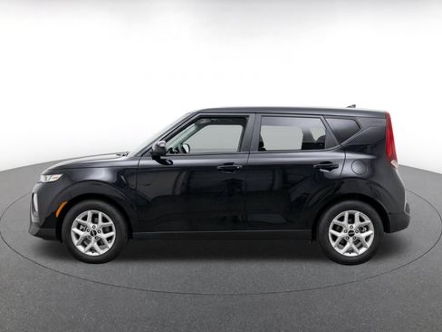 Used 2025 Kia Soul LX w/ LX Technology Package FWD image 4