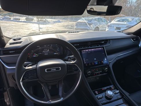 Used 2023 Jeep Grand Cherokee Overland image 9