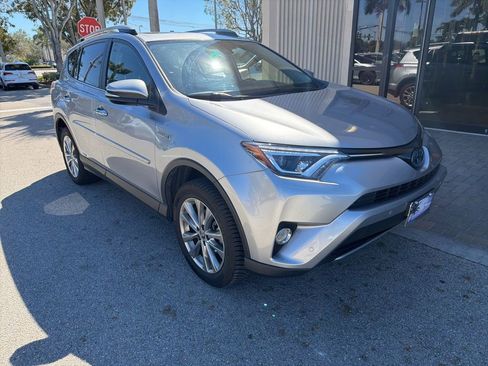 Used 2018 Toyota RAV4 Limited image 2