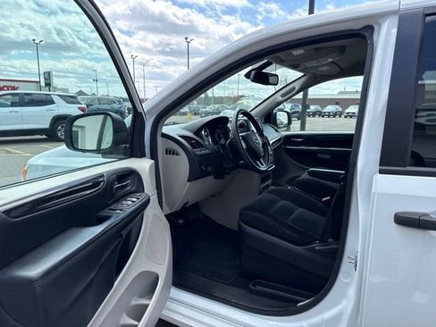 Used 2020 Dodge Grand Caravan SE FWD image 13