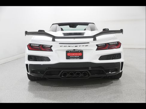 Used 2025 Chevrolet Corvette Z06 w/ Stealth Interior Trim Package RWD image 28