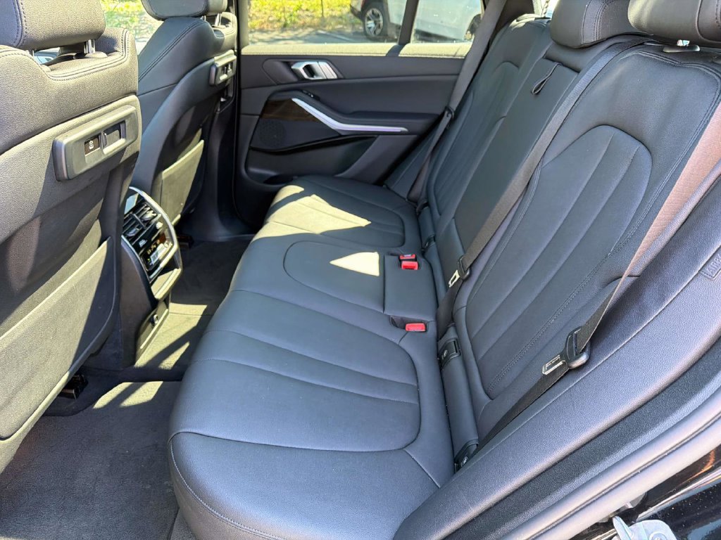 Used 2021 BMW X5 xDrive40i w/ Convenience Package AWD/4WD image 25