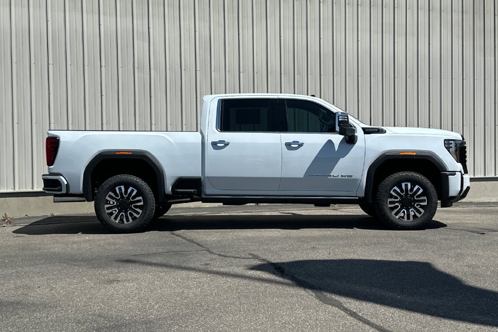 Used 2026 GMC Sierra 2500 Denali Ultimate w/ Max Trailering Package AWD/4WD image 3