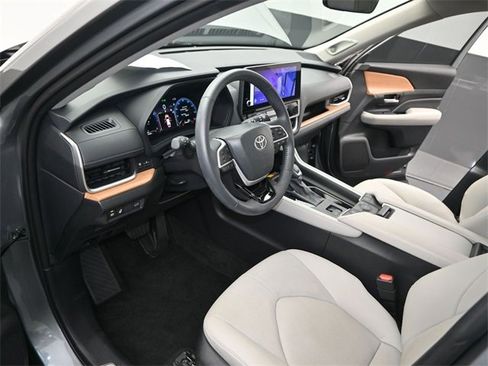 Used 2025 Toyota Grand Highlander FWD image 5