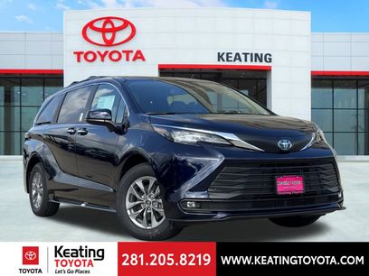 New 2025 Toyota Sienna XLE