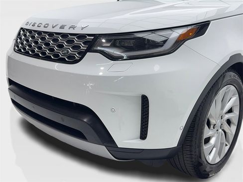 Used 2024 Land Rover Discovery S image 5